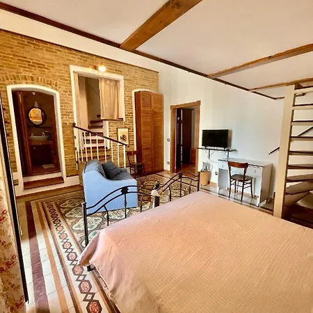 Bed and Breakfast In Centro - Bellavista House 3*