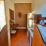 In Centro - Bellavista House 住宿加早餐酒店 皮斯蒂奇
